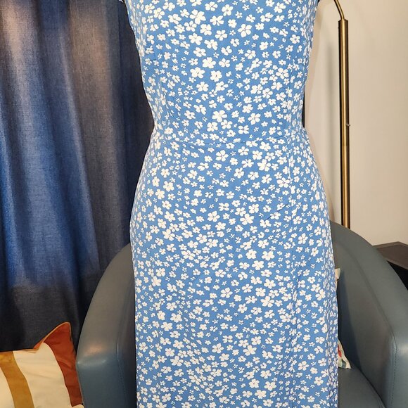 NWT Blue Ditsy Flutter Sleeve Midi Dress Size Large - Picture 5 of 13
